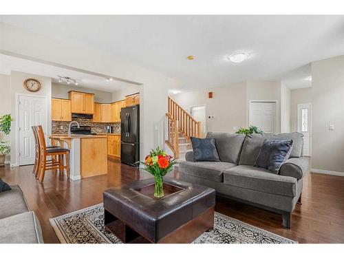 14 Rockyspring Point Nw, Calgary, AB - Indoor Photo Showing Living Room