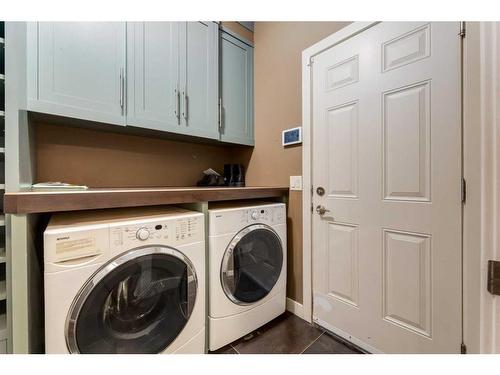 532 Everbrook Way Sw, Calgary, AB - Indoor Photo Showing Laundry Room