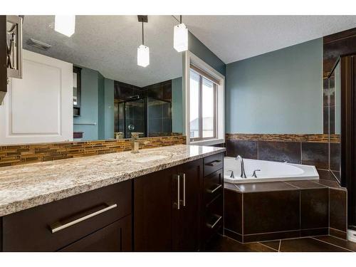 532 Everbrook Way Sw, Calgary, AB - Indoor Photo Showing Bathroom