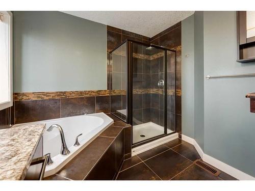 532 Everbrook Way Sw, Calgary, AB - Indoor Photo Showing Bathroom