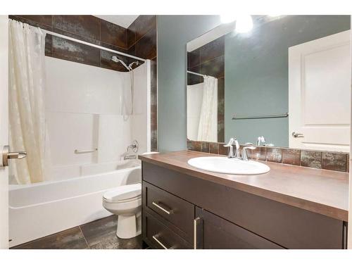 532 Everbrook Way Sw, Calgary, AB - Indoor Photo Showing Bathroom