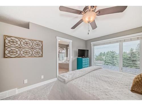 1412 26A Street Sw, Calgary, AB - Indoor Photo Showing Bedroom