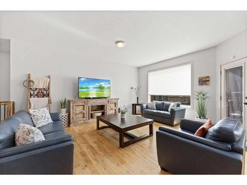 53 Sandpiper Drive, Didsbury, AB - Indoor Photo Showing Living Room