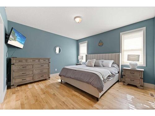 53 Sandpiper Drive, Didsbury, AB - Indoor Photo Showing Bedroom