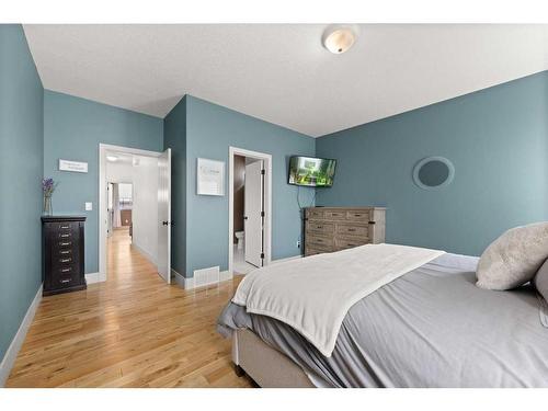 53 Sandpiper Drive, Didsbury, AB - Indoor Photo Showing Bedroom