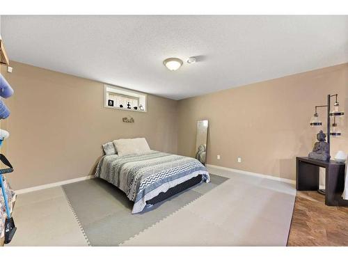 53 Sandpiper Drive, Didsbury, AB - Indoor Photo Showing Bedroom