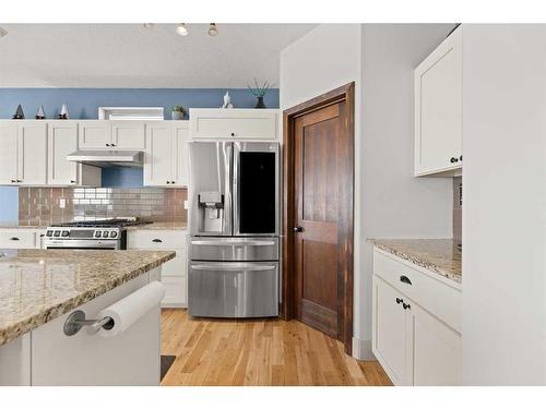 53 Sandpiper Drive, Didsbury, AB - Indoor Photo Showing Kitchen