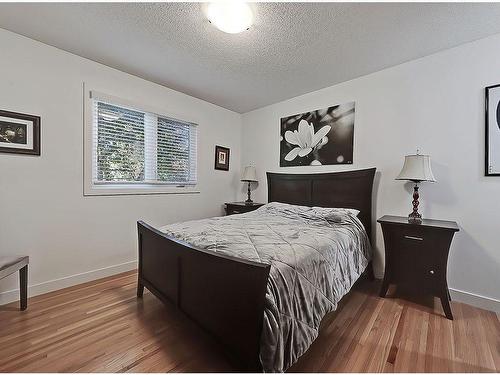 36 Oakbury Place Sw, Calgary, AB - Indoor Photo Showing Bedroom