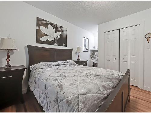 36 Oakbury Place Sw, Calgary, AB - Indoor Photo Showing Bedroom