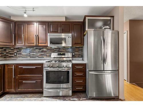 925 22 Street, Didsbury, AB - Indoor Photo Showing Kitchen With Stainless Steel Kitchen With Upgraded Kitchen