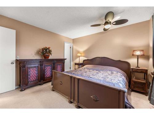 925 22 Street, Didsbury, AB - Indoor Photo Showing Bedroom