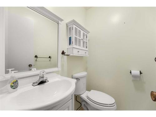 925 22 Street, Didsbury, AB - Indoor Photo Showing Bathroom