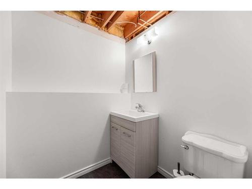 925 22 Street, Didsbury, AB - Indoor Photo Showing Bathroom