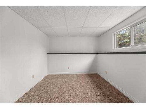 925 22 Street, Didsbury, AB - Indoor Photo Showing Other Room