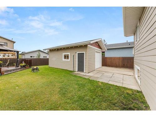 925 22 Street, Didsbury, AB - Outdoor With Exterior