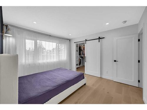 7216 5 Street Sw, Calgary, AB - Indoor Photo Showing Bedroom