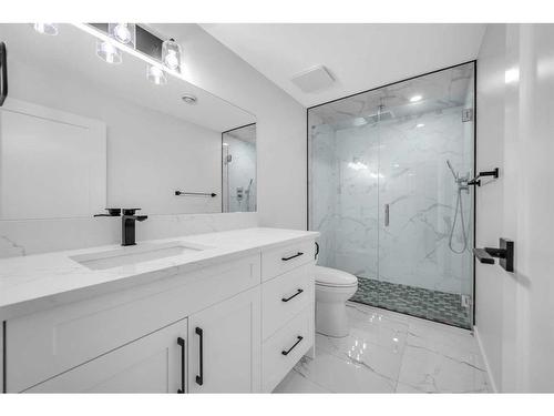 7216 5 Street Sw, Calgary, AB - Indoor Photo Showing Bathroom