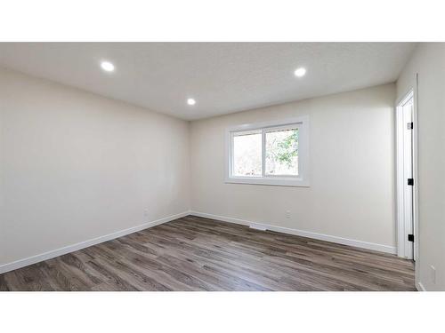 8232 5 Street Sw, Calgary, AB - Indoor Photo Showing Other Room