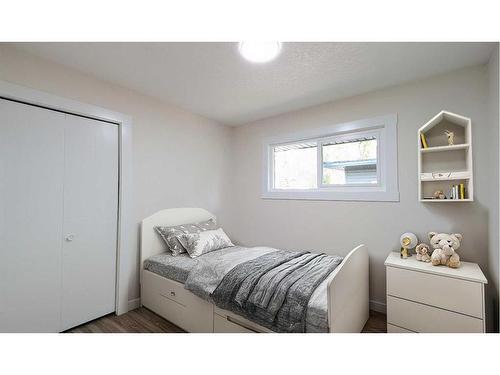 8232 5 Street Sw, Calgary, AB - Indoor Photo Showing Other Room