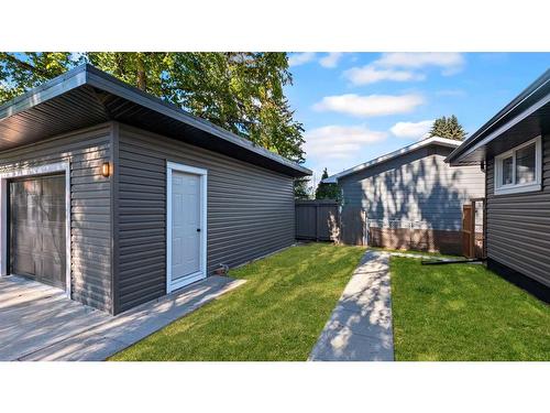 8232 5 Street Sw, Calgary, AB - Outdoor