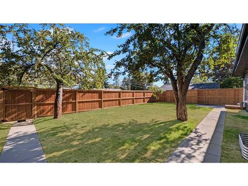 8232 5 Street Sw, Calgary, AB - Outdoor With Backyard