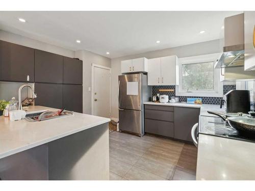 2010 25 Street Sw, Calgary, AB - Indoor Photo Showing Kitchen