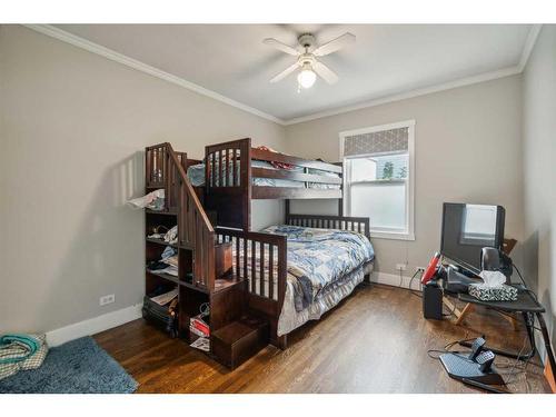 2010 25 Street Sw, Calgary, AB - Indoor Photo Showing Bedroom