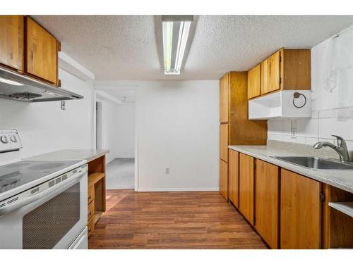 2010 25 Street Sw, Calgary, AB - Indoor Photo Showing Kitchen