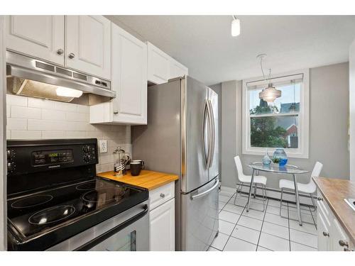 401-525 13 Avenue Sw, Calgary, AB - Indoor Photo Showing Kitchen