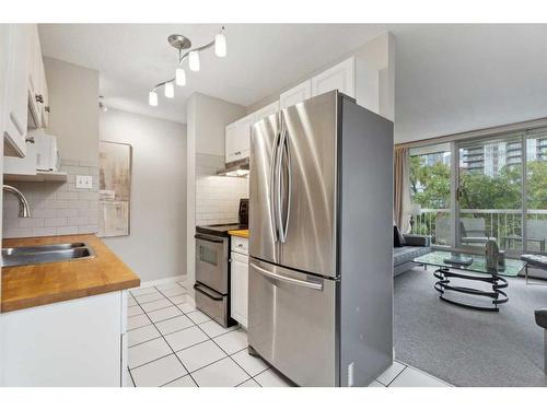 401-525 13 Avenue Sw, Calgary, AB - Indoor Photo Showing Kitchen With Double Sink