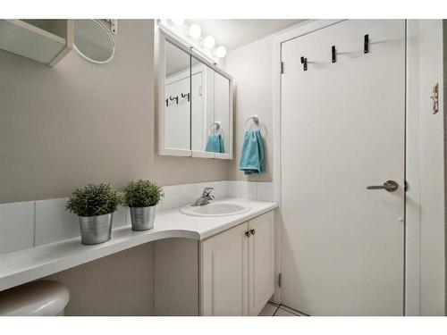 401-525 13 Avenue Sw, Calgary, AB - Indoor Photo Showing Bathroom