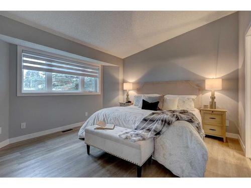 126 Gladstone Gardens Sw, Calgary, AB - Indoor Photo Showing Other Room