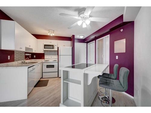 1409-4975 130 Avenue Se, Calgary, AB - Indoor Photo Showing Kitchen