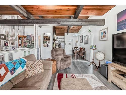 425 Pinemont Gate Ne, Calgary, AB - Indoor Photo Showing Living Room