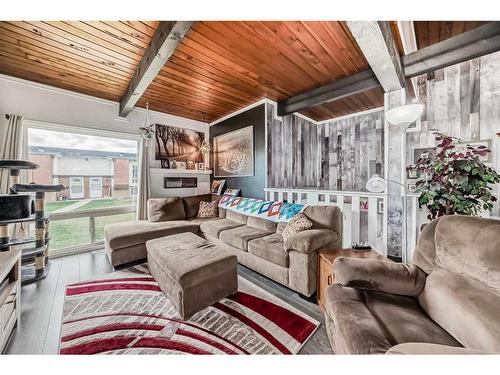 425 Pinemont Gate Ne, Calgary, AB - Indoor Photo Showing Living Room