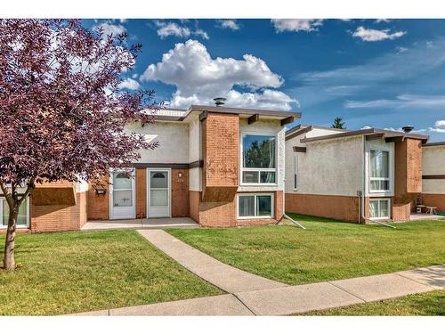 425 Pinemont Gate Ne, Calgary, AB - Outdoor