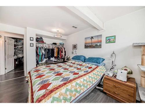 425 Pinemont Gate Ne, Calgary, AB - Indoor Photo Showing Bedroom