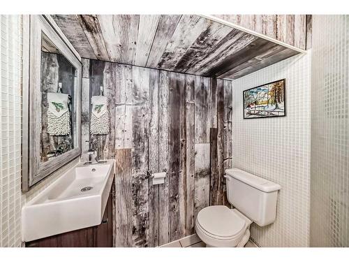 425 Pinemont Gate Ne, Calgary, AB - Indoor Photo Showing Bathroom