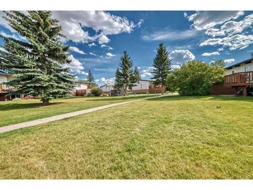 425 Pinemont Gate Ne, Calgary, AB - Outdoor