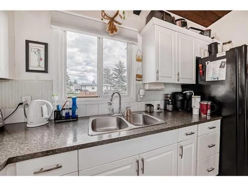 425 Pinemont Gate Ne, Calgary, AB - Indoor Photo Showing Kitchen With Double Sink