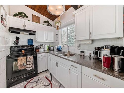 425 Pinemont Gate Ne, Calgary, AB - Indoor Photo Showing Kitchen With Double Sink