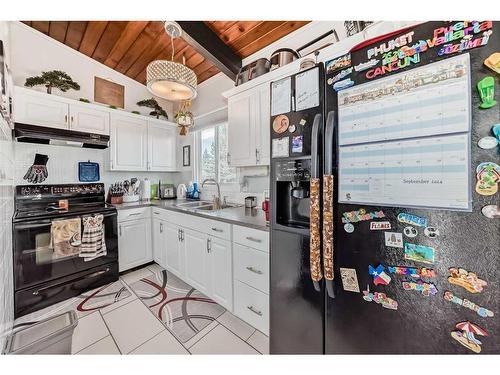 425 Pinemont Gate Ne, Calgary, AB - Indoor Photo Showing Kitchen