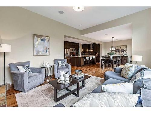 24 Ascot Place Sw, Calgary, AB - Indoor Photo Showing Living Room