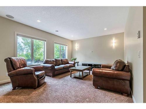 24 Ascot Place Sw, Calgary, AB - Indoor Photo Showing Living Room