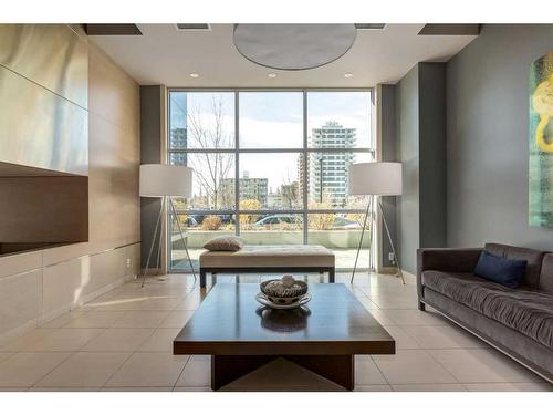 605-530 12 Avenue Sw, Calgary, AB - Indoor Photo Showing Living Room