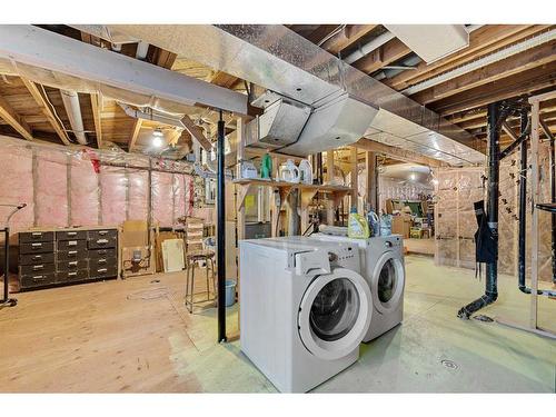 6832 Bow Crescent Nw, Calgary, AB - Indoor Photo Showing Laundry Room