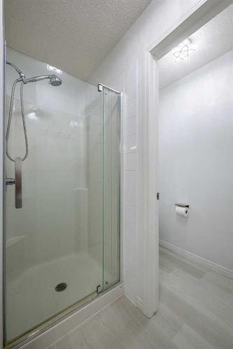 82 Evansmeade Circle Nw, Calgary, AB - Indoor Photo Showing Bathroom