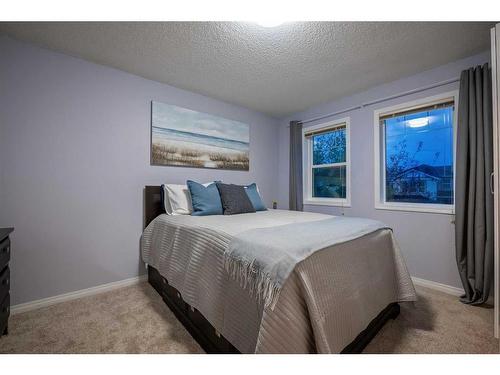 82 Evansmeade Circle Nw, Calgary, AB - Indoor Photo Showing Bedroom