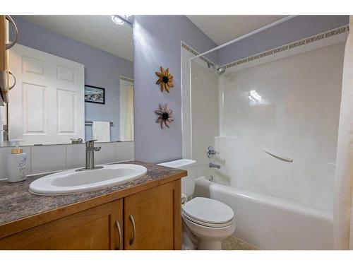 82 Evansmeade Circle Nw, Calgary, AB - Indoor Photo Showing Bathroom