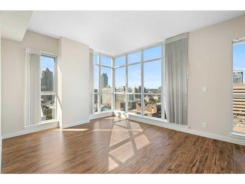 1103-788 12 Avenue Sw, Calgary, AB - Indoor Photo Showing Living Room